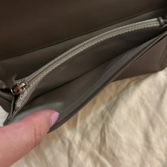 ❌SOLD❌Very Good Used Auth Chanel Patent Leather Wallet - Neutral/ Gray Color - Picture 7 of 15